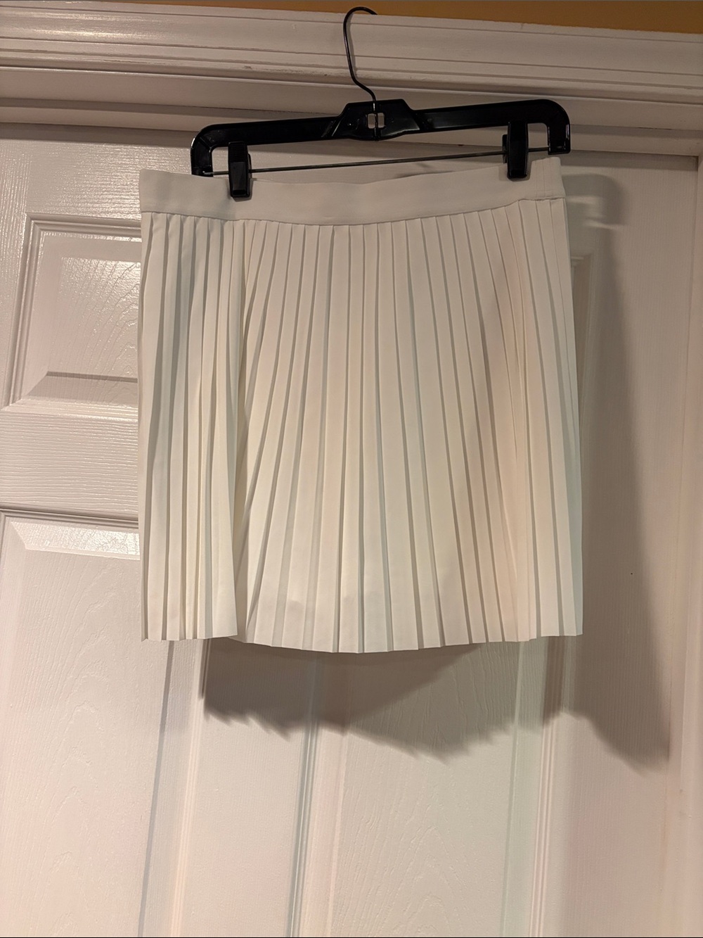 Lou & Grey White Pleated Mini Skirt